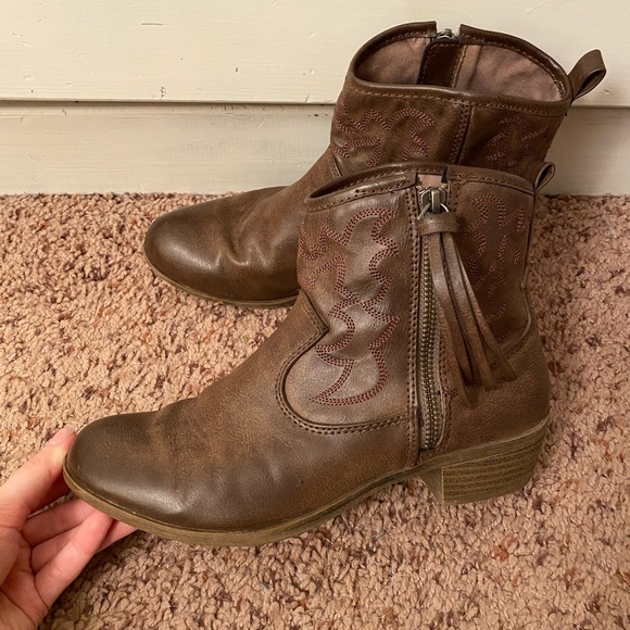 Arizona Jean Company Shoes - Arizona western ankle boots